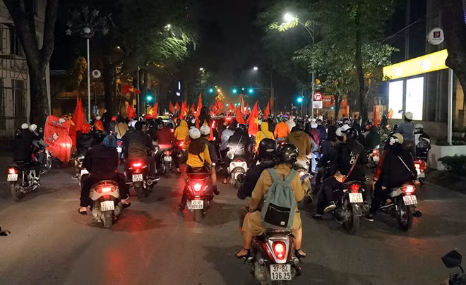 Tối 24-11, Đội tuyển Việt Nam đã thêm một lần nữa ghi dấu ấn trong lòng đông đảo người hâm mộ nước nhà khi ghi tên mình vào bán kết AFF Cup 2018 sau chiến thắng đậm 3-0 trước tuyển Campuchia.