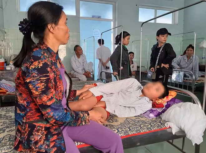 Em H.L.N sau khi bị bạn tát hơn 230 cái vào má đã phải nhập viện điều trị