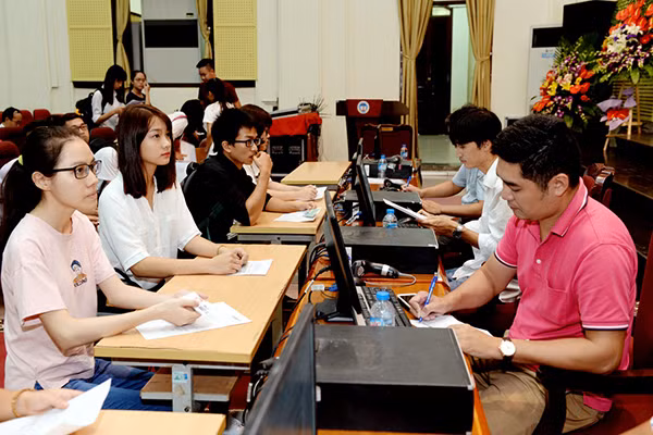 Các trường ĐH sẽ nhận hồ sơ xét tuyển bổ sung bắt đầu từ ngày 12-8. Ảnh minh họa Các trường ĐH sẽ nhận hồ sơ xét tuyển bổ sung bắt đầu từ ngày 12-8. Ảnh minh họa