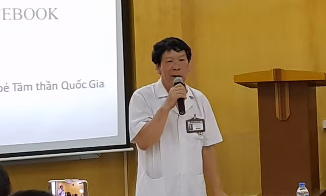 Ts Nguyễn Doãn Phương cho rằng, chơi nhiều facebook khiến mọi người ngại giao tiếp thực tế, tập trung sống ảo.