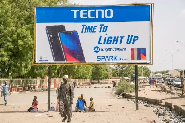 Smartphone Tecno W2 được dùng nhiều tại châu Phi.
