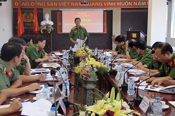 Trung tướng Phan Văn Vĩnh, Tổng cục trưởng Tổng cục Cảnh sát phát biểu tại cuộc họp