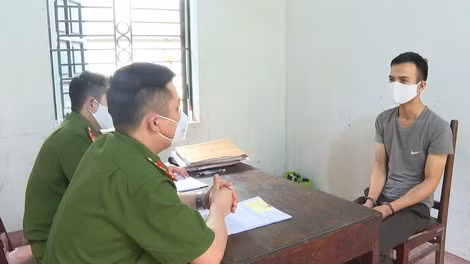 Cơ quan Công an lấy lời khai đối tượng Giáp Văn Quân. Cơ quan Công an lấy lời khai đối tượng Giáp Văn Quân.
