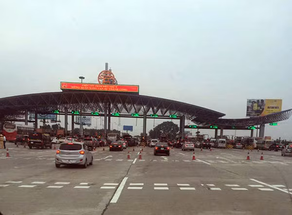 Ùn tắc kéo dài trên cao tốc Pháp Vân - Cầu Giẽ. Ảnh: Q.P.Tuan. Ùn tắc kéo dài trên cao tốc Pháp Vân - Cầu Giẽ. Ảnh: Q.P.Tuan.