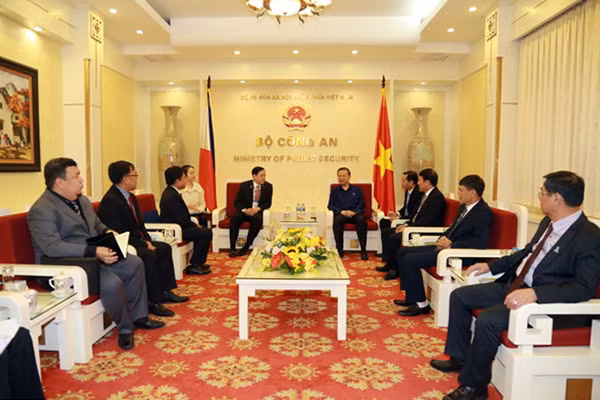 Bộ trưởng Tô Lâm và ngài Catalino S. Cuy tại buổi tiếp.