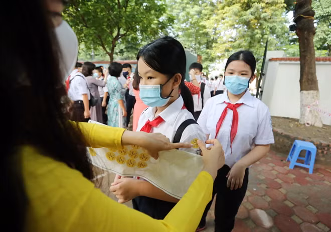 Chương trình lễ khai giảng năm nay cũng vì thế được tổ chức ngắn gọn, trang trọng, thời gian không quá 45 phút.