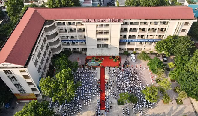 Tại điểm trường THPT Phan Huy Chú (quận Đống Đa, Hà Nội), công tác phòng dịch COVID-19 cũng đặt ở mức quan trọng.