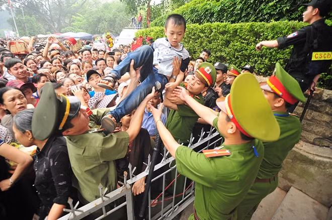 Tác phẩm "Con bình an rồi" của tác giả Nông Việt Linh (Hà Nội)