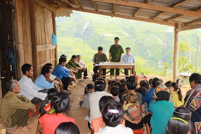 Tác phẩm "Tuyên truyền nhân dân không mắc mưu kẻ xấu" của tác giả Hoàng Xuân Sang (Điện Biên)