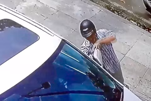 Có những đối tượng bẻ gương chỉ trong vòng vài giây đồng hồ. Có những đối tượng bẻ gương chỉ trong vòng vài giây đồng hồ.