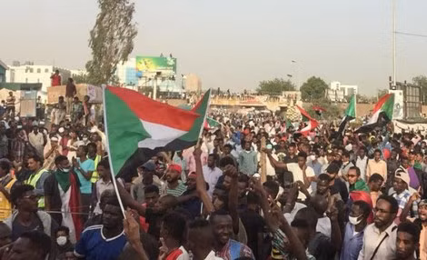 Người biểu tình Sudan xuống đường yêu cầu Tổng thống al-Bashir từ chức.