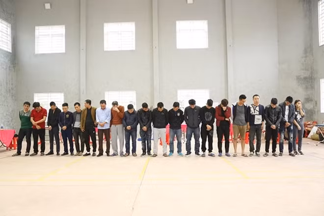 Các đối tượng bị khởi tố trong đường dây đánh bạc “khủng”.