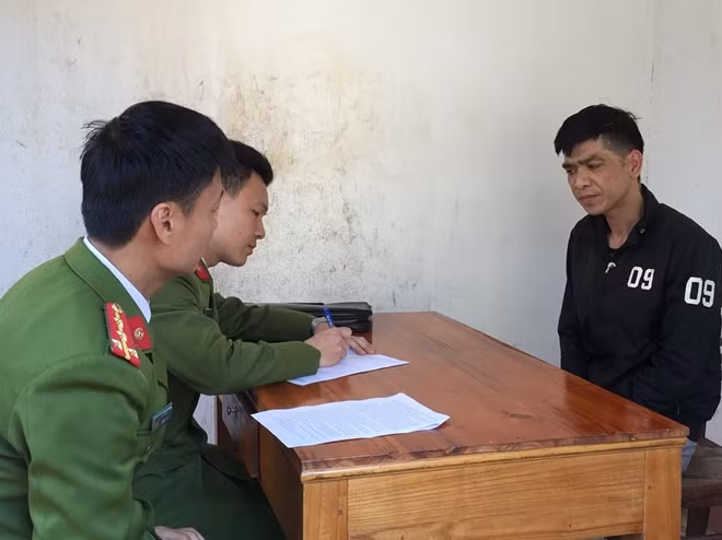 Đối tượng Lùng tại cơ quan công an.