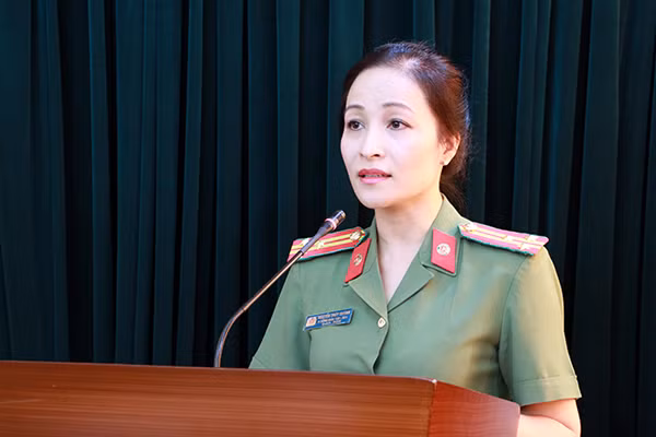 Thượng tá Nguyễn Thúy Quỳnh, Phó Tổng biên tập Báo CAND phát biểu tại buổi lễ. Thượng tá Nguyễn Thúy Quỳnh, Phó Tổng biên tập Báo CAND phát biểu tại buổi lễ.