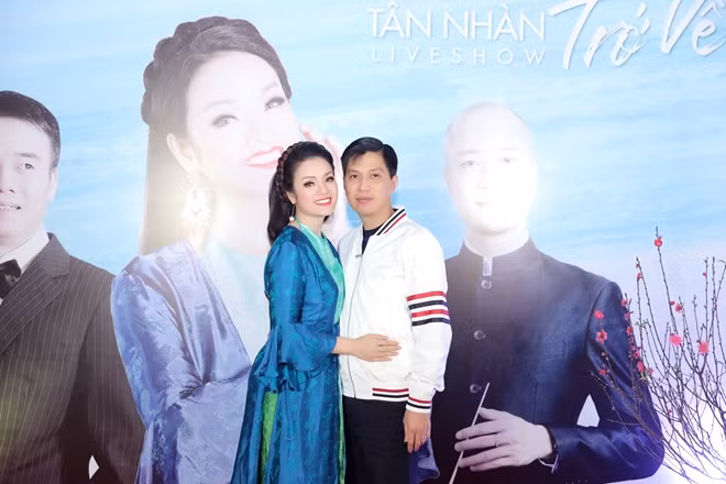 Vợ chồng ca sĩ Tân Nhàn - Tuấn Anh.