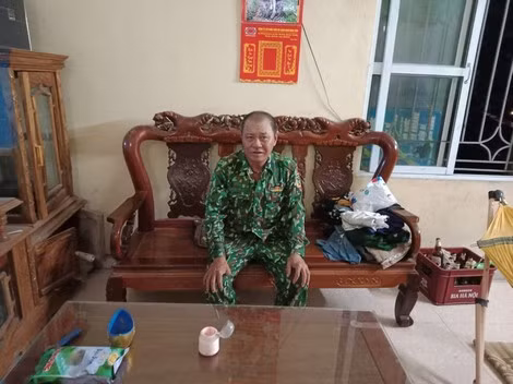 Ông Nhẫn nói sẽ cưu mang người tâm thần đến khi nào hết sức mới thôi. Ông Nhẫn nói sẽ cưu mang người tâm thần đến khi nào hết sức mới thôi.