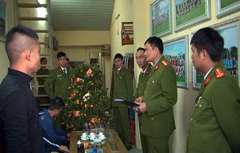 Công an TP Thanh Hóa khám xét nơi kinh doanh cầm đồ của Đỗ Minh Tuấn