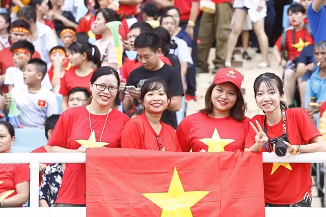 Fan hâm mộ. Ảnh: Phong Sơn