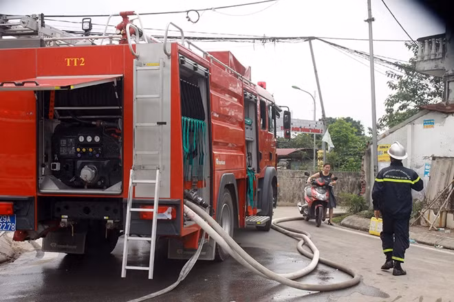 Lực lượng chức năng triển khai tới hiện trường.