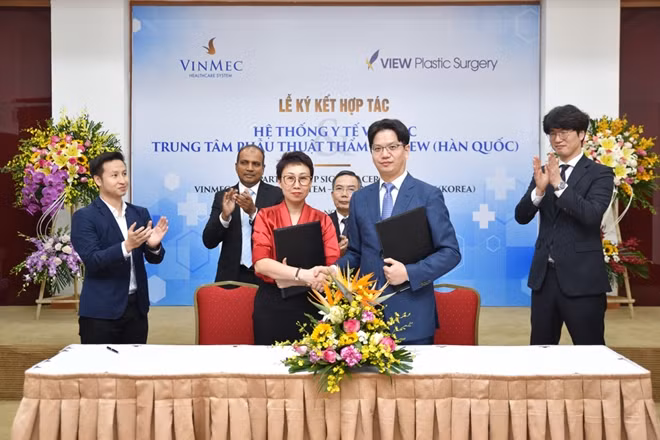 Thỏa thuận hợp tác đã được Lãnh đạo Hệ thống y tế Vinmec và Bệnh viện Thẩm mỹ View (Hàn Quốc) ký kết, nhằm mang công nghệ phẫu thuật thẩm mỹ hàng đầu thế giới tới Việt Nam