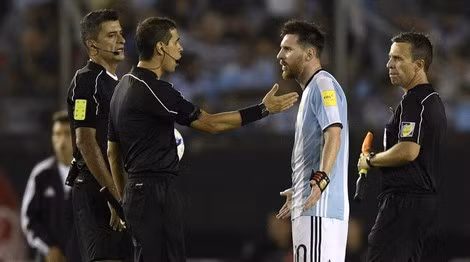 Messi bị cấm thi đấu quốc tế 4 trận.