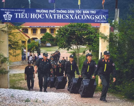 Huấn luyện hành quân dã ngoại.