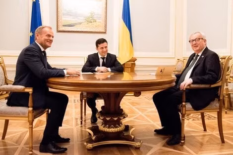 Chủ tịch Hội đồng Châu Âu Donald Tusk, Tổng thống mới đắc cử của Ukraine Volodymyr Zelensky và Chủ tịch Ủy ban châu Âu Jean Claude Junker tại Hội nghị thượng đỉnh ở Kiev.