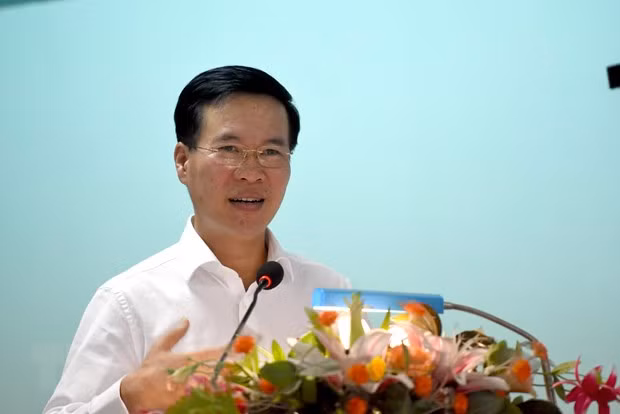 Trưởng Ban Tuyên giáo Trung ương Võ Văn Thưởng giải đáp những thắc mắc của cử tri. (Ảnh: Công Phong/TTXVN) Trưởng Ban Tuyên giáo Trung ương Võ Văn Thưởng giải đáp những thắc mắc của cử tri. (Ảnh: Công Phong/TTXVN)