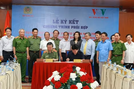 Bộ Công an và Đài Tiếng nói Việt Nam ký kết chương trình phối hợp công tác tuyên truyền