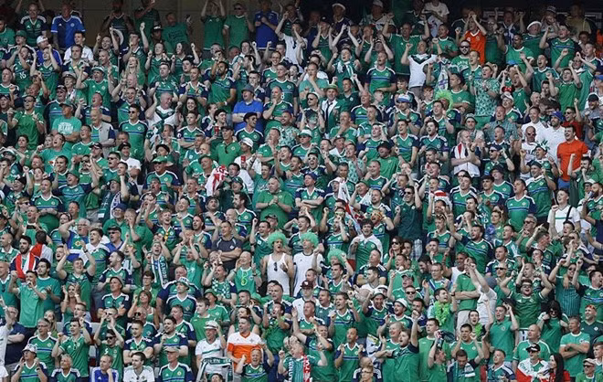 CĐV Bắc Ireland tại sân Parc Olympique Lyonnais. Ảnh: Getty Images.