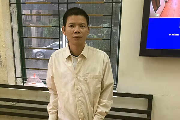 Tạ Đình Thái tại trụ sở Công an phường Trung Hòa
