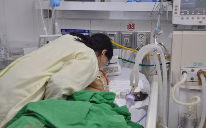 Chị Phượng nói lời cuối cùng trước khi con hiến giác mạc. Chị Phượng nói lời cuối cùng trước khi con hiến giác mạc.