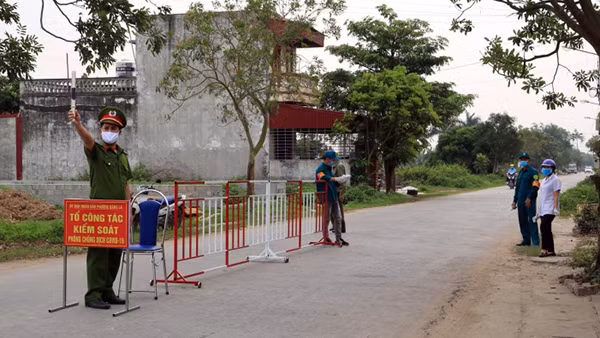 Tại mỗi cửa ngõ ra vào từ khu dân cư ở Hải Phòng đều có chốt kiểm soát Tại mỗi cửa ngõ ra vào từ khu dân cư ở Hải Phòng đều có chốt kiểm soát