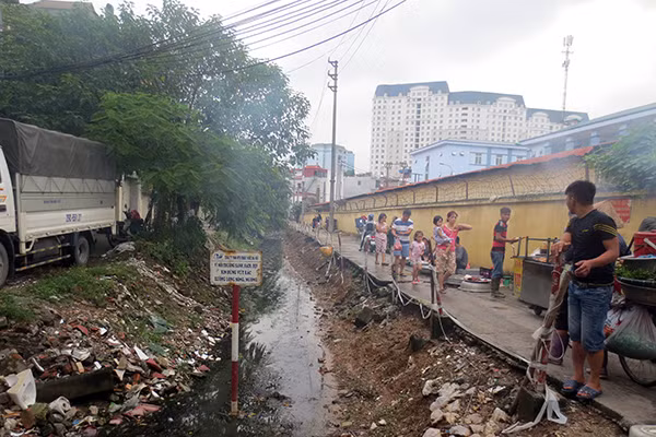 Cẩn trọng với việc phát sinh dịch SXH từ những kênh, mương ô nhiễm.