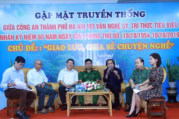 Các khách mời tham gia 2 cuộc trò chuyện