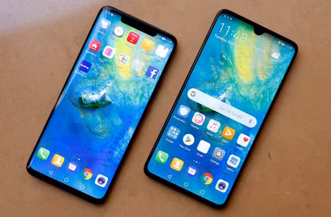 Với sự ra mắt lần này, Mate 20 và Mate 20 Pro mang thiết kế khác biệt so với phiên bản tiền nhiệm Mate 10 Pro. Điểm khác biệt giữa hai smartphone có thể nhận thấy đầu tiên ở mặt trước của máy. Mate 20 có ngôn ngữ thiết kế giọt nước trong khi Mate 20 pro lại vẫn giữ "tai thỏ" khá giống với iPhone X của Apple được tích hợp công nghệ nhận diện 3D.