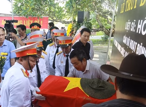 Tổ chức Lễ truy điệu và an táng hài cốt Liệt sỹ Hồng Tôn Cúc