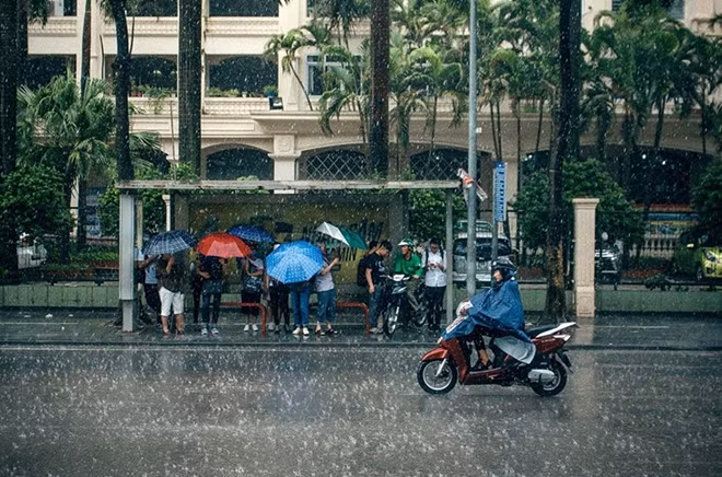 Mưa giông bủa vây miền Bắc, cảnh báo lũ quét, sạt lở đất ảnh 1