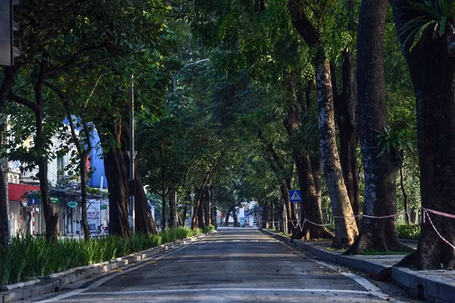 Phố Lê Thái Tổ vắng vẻ như ngày mùng 1 Tết...