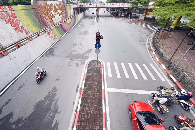 Khu vực đường Trần Quang Khải thưa vắng người và phương tiện.