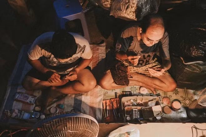 Cảnh phim tài liệu “Đoạn trường vinh hoa”