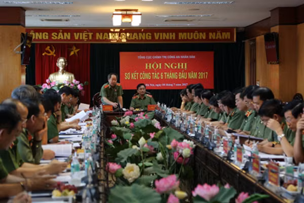 Trung tướng Nguyễn Thanh Nam, Phó Tổng cục trưởng phụ trách Tổng cục Chính trị CAND phát biểu tại Hội nghị