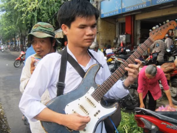 Những lần Tâm cùng anh trai đi bán vé số dạo.