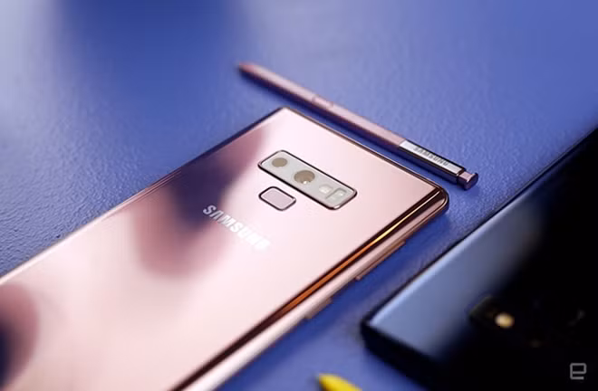 Note 9 bốc cháy trong túi người dùng.