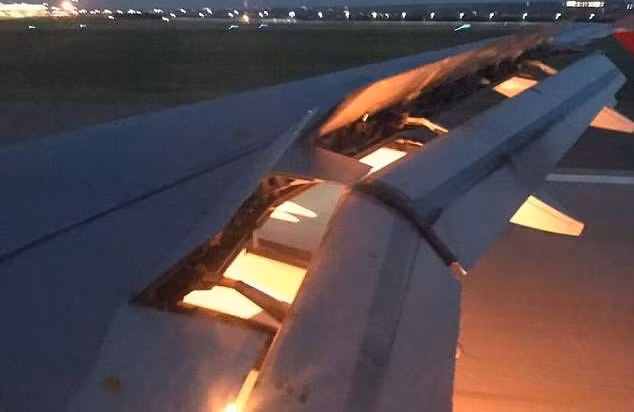 Động cơ trên máy bay chở đội Saudi Arabia cháy.