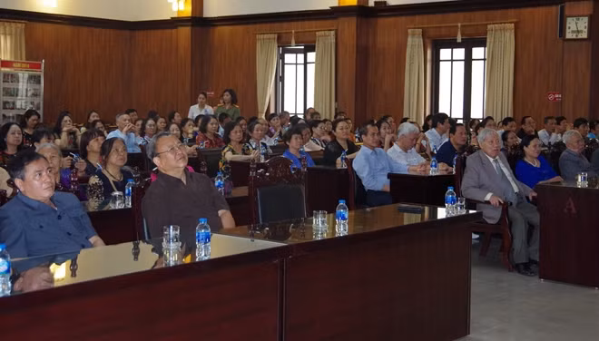 Các đại biểu dự buổi gặp mặt.