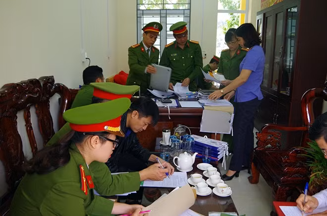 Và khám xét nơi làm việc, nhà ở của Huy.
