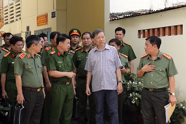 Bộ trưởng Tô Lâm kiểm tra các công trình trụ sở làm việc của các cục nghiệp vụ thuộc Bộ Công an tại TP Hồ Chí Minh.