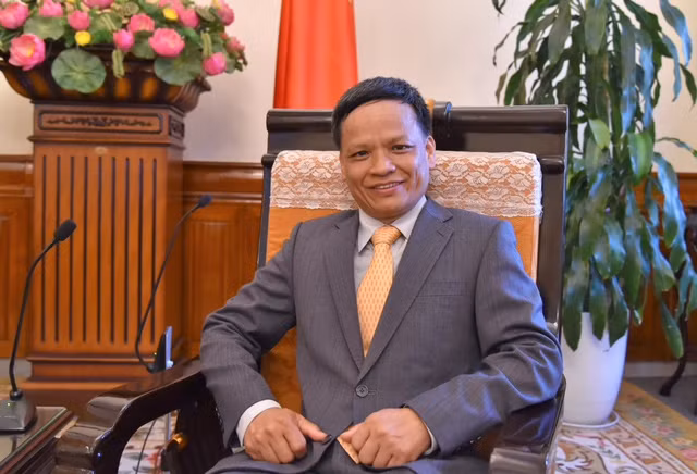 Đại sứ Nguyễn Hồng Thao.