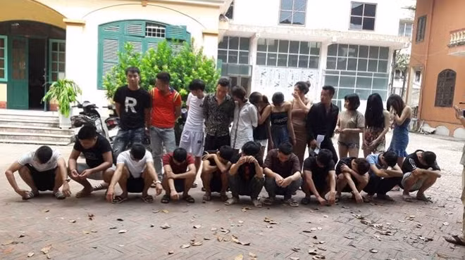 24 đối tượng sử dụng trái phép chất ma túy bị đưa về Công an TP Hưng Yên để điều tra làm rõ